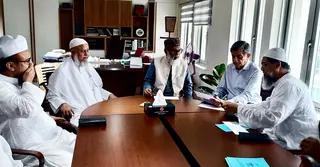শিক্ষা উপদেষ্টার সঙ্গে আল-হাইআতুল উলয়া লিল-জামি’আতিল কওমিয়া বাংলাদেশের প্রতিনিধি দলের সাক্ষাৎ